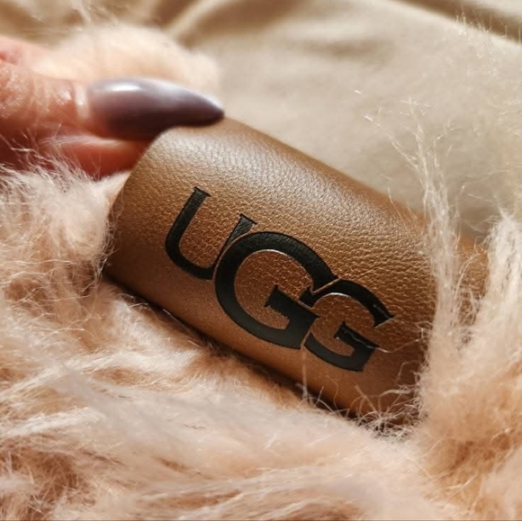 UGG Soft Blush Rug - Picture 2 of 4